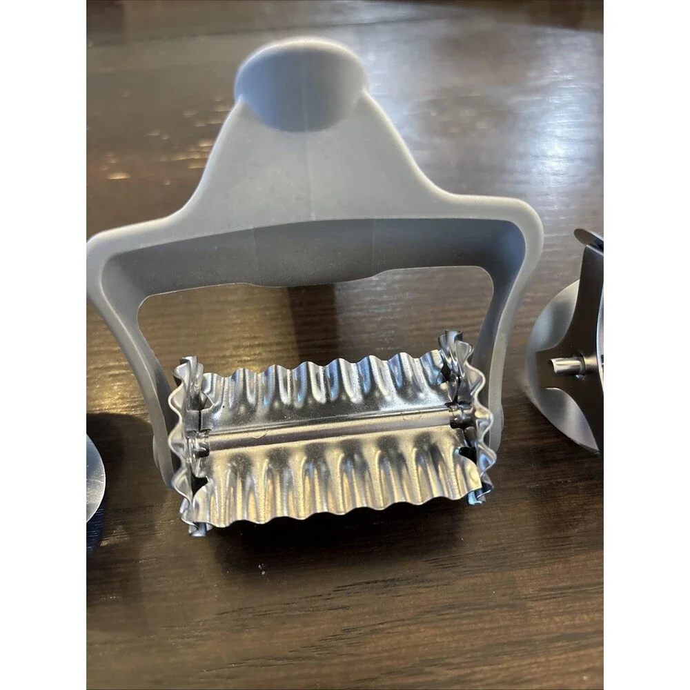 Pampered Chef Rolling Cookie Cutter # 1442 & Attachments Kitchen Dough Roller